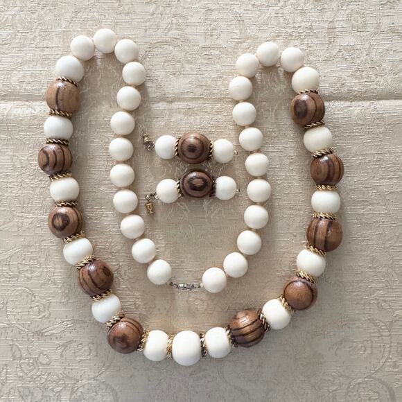 Napier Earrings Necklace, Wood and Lucite Beads, Vintage Mid-Century - Picture 1 of 14